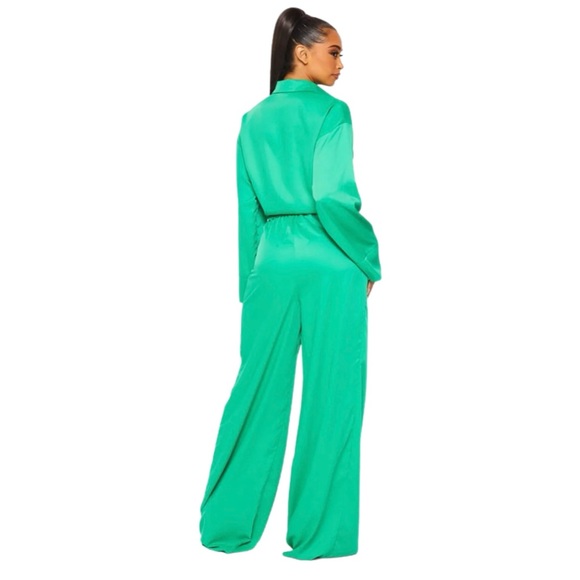 NWT‼️ Green Two-Piece Pants Set - Picture 2 of 4
